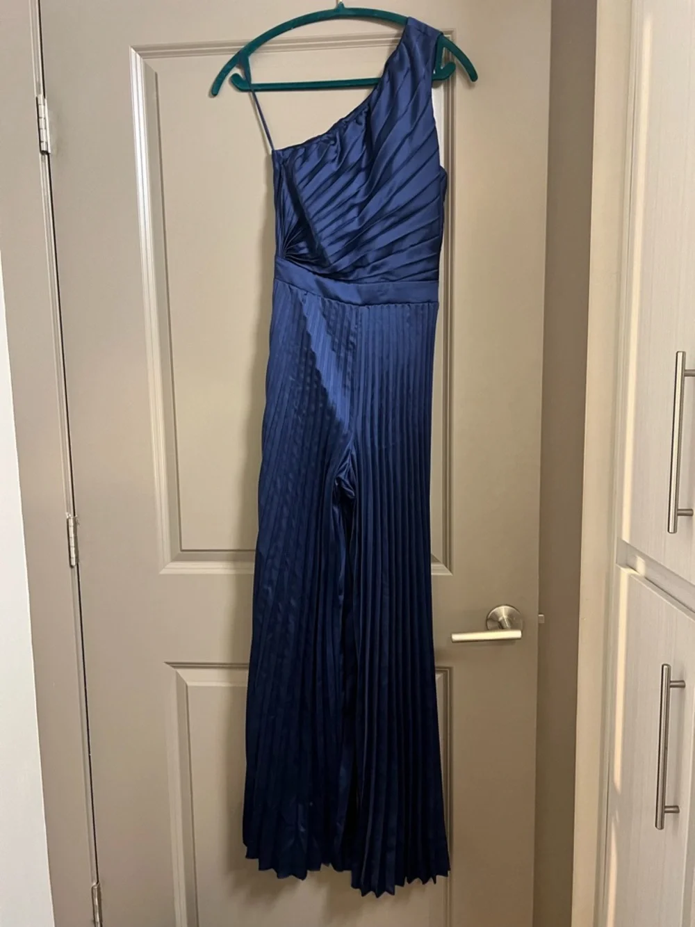 Abercrombie & Fitch Giselle Pleated One-Shoulder Jumpsuit XS Navy Blue - Picture 2 of 5